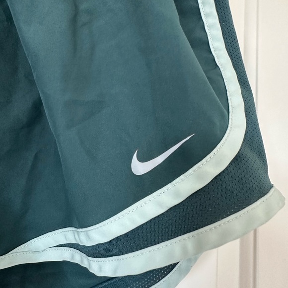 Blue and Green Nike Dri-Fit Shorts Size Large - Picture 2 of 4